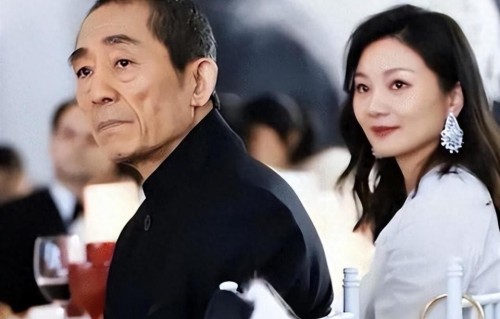 恩爱25年抵不过残忍现实，74岁张艺谋年老色衰，43岁陈婷花样年华