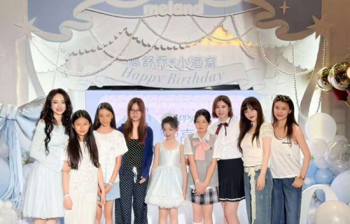 杜华李小璐甜馨为小酒窝庆生