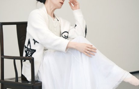 温峥嵘的唱腔和嗓音特质在《乘风2026》中引发了哪些两极评价？|海生|竞技综艺假唱|演员口碑消耗|全开麦真唱|咏春