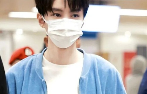 中餐厅第十季放大招!王俊凯暌违 6 年回归,与黄晓明再同框