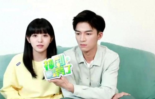 田曦薇初中旧照流出，网友直呼从小就是甜妹模板