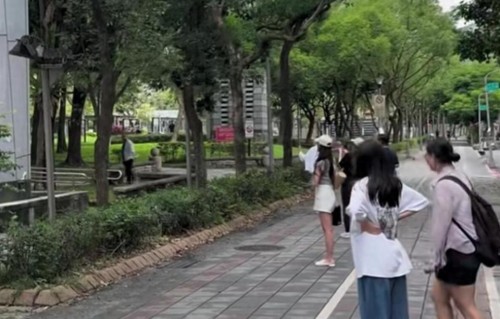 箖箖生日已过 筱梅兰姐回北京 小菲忙工作！小杨阿姨说不懂老板安排