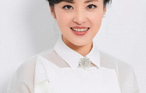 她“抛弃”前夫再嫁百亿富豪，从央视辞职8年，今56岁跨行当演员 