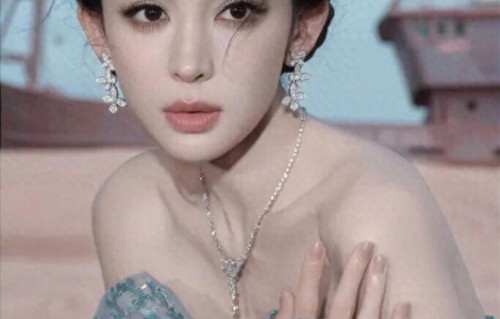 娜扎穿冰蓝色高开叉长裙大秀修长美腿！魔鬼身材性感火辣