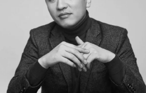 高管称张雪峰的公司要留给女儿继承，孩子真能等到那一天吗