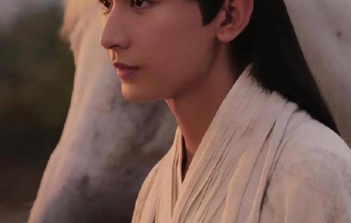 壁纸分享—《莲花楼》成毅饰演的李莲花，真是太美了
