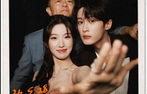 卢昱晓檀健次晒自拍合照