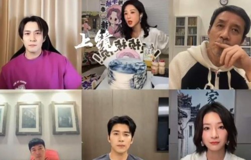杨紫直播自嘲“脖子太长”:被路透剪影吓到,以为遭恶意P图_韩东_修过_家业