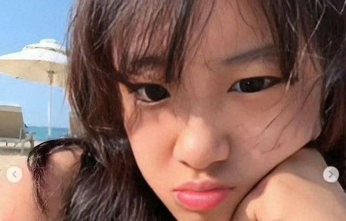比基尼照爆火！贾静雯女儿19岁晒海边照，引发恋爱猜测？ 