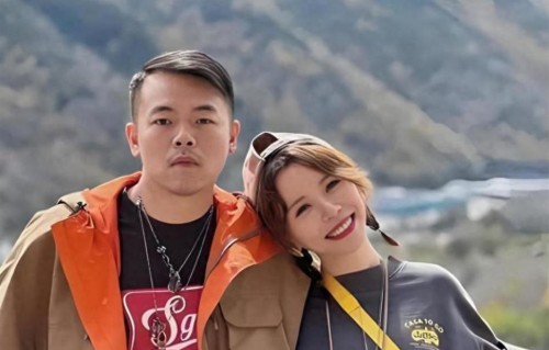 37岁黄雅莉近况曝光！嫁初恋男友生一子，如今婚姻幸福被宠成公主