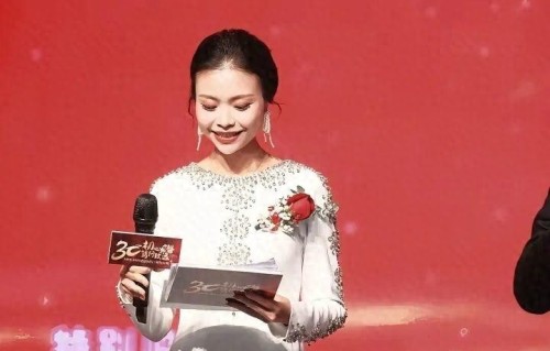 知名女主持人熹菲昨日因病离世，年仅37岁：患病后仍坚持主持活动，去年曾许愿再活5年 