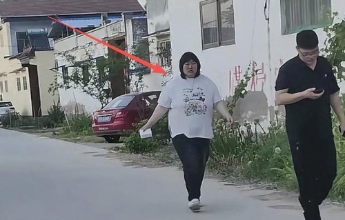 朱雪梅和老公去婆家被偶遇，雪梅婚后发福疑有孕，老公态度显冷漠