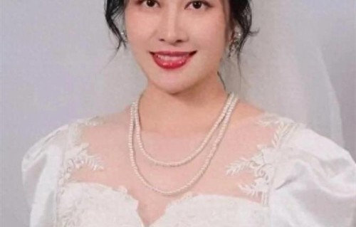 突发！香港知名女星突晒婚纱照，无名指钻戒抢镜，疑暗示好事将近