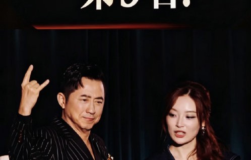 被淘汰的30首备选歌曲主要涉及哪些风格，以及是谁的选曲被否决了？