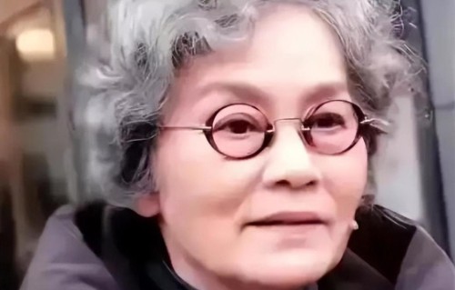72岁潘虹：曾为演戏和丈夫离婚，一辈子没再婚，作品无数，如今过得怎样了
