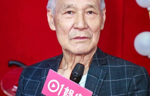 82岁陈惠敏近况曝光,身体硬朗享天伦!与太太相爱半世纪情深意重