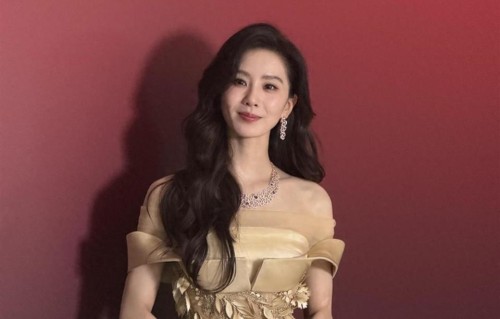 刘诗诗今日亮相北京Qeelin高级珠宝展，真的是那种惊心动魄的美