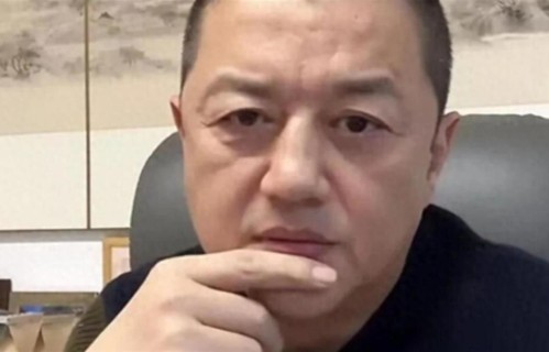 李亚鹏直言心疼张雪拍卖奖杯，背后做法太暖心！