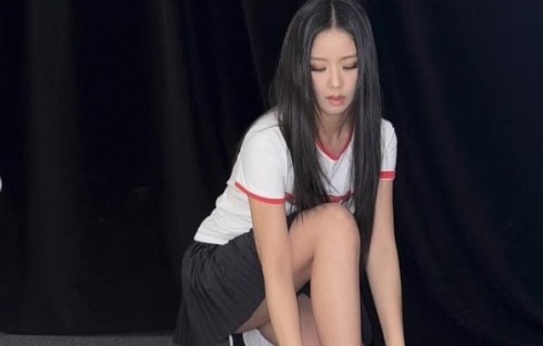 全球大使金智秀代言 Alo，青春造型吸睛
