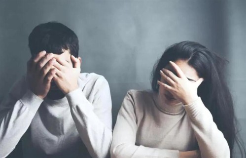 一个家庭中，总是需要一方迁就另一方，这个家庭是失败且不幸的