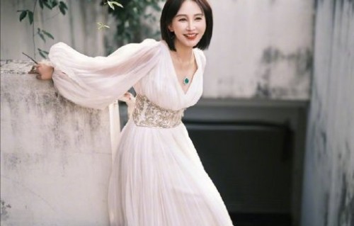 粉丝和网友对岳丽娜住院事件有哪些主要的反应和祝福？|方旭|话剧|入院|生育|致敬