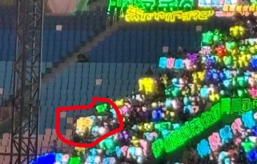 粉丝组“暖白海”应援李煜东！灯牌大战背后的辛酸与策略