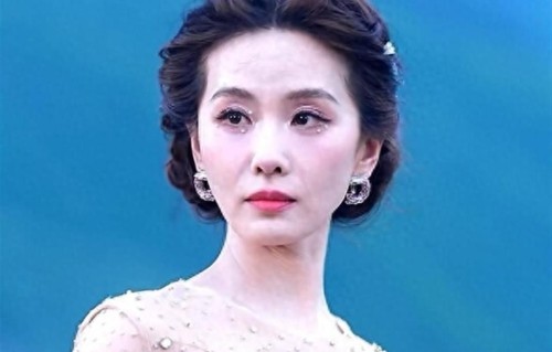 四川这夜，刘诗诗老气，赵今麦疲惫，赵露思大变样