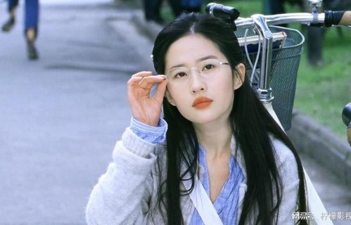 刘亦菲黄圣依：同款清冷脸，气质大不同|面部|鹅蛋脸|女星|造型|认错