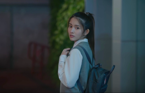 TVB新晋小花演病态少女出圈，30岁演中学生，虐猫杀母戏份太狠