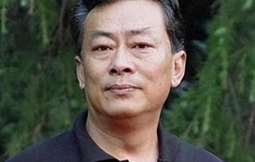 老演员王诗槐：和明星老婆离婚，带低智儿子娶初恋，现在过得咋样