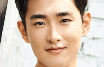 跑男里摔门坎的沙雕王彦霖，在冬去春来里演落魄萨克斯手，老婆也在戏里