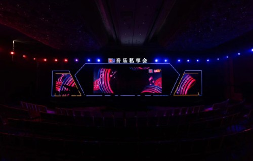 蔡琴坦言曾怕上海观众不爱她，如今四代人同唱让她含泪
