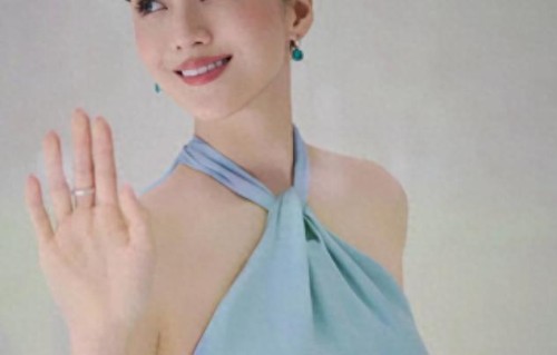 上海偶遇吴千语，全素颜穿背心吃面，生图下鼻子瘪地包天好抢镜 