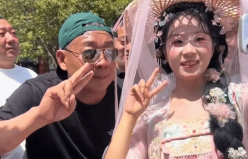 于东来赴洛阳赏牡丹被认出 亲和合影力荐洛阳