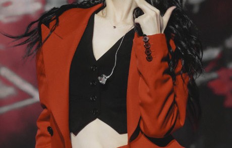 傅菁萌态反差引爆热搜：台上御姐台下甜豆，粉丝直呼太戳心！