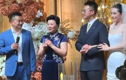 看到赵海燕儿子大婚！才知道她和闫光明是夫妻，两人相爱已30年
