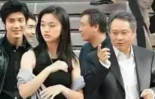 汤唯大学时期的照片，难怪当年李安梁朝伟会选她当女主角！ ​​​