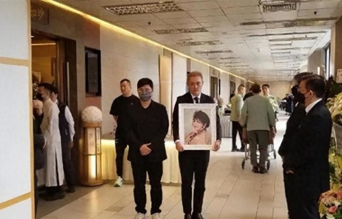 香港演员施明葬礼现场照曝光！曾出演倚天屠龙记紫衫龙王