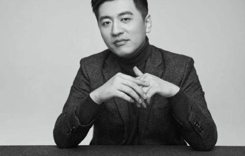 张雪峰心源性猝死，他突然出事内情引发激烈讨论，网上阴谋论四起