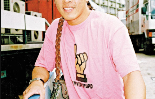 60岁吕颂贤重访《笑傲江湖》取景地，一句“掌门归来”掀集体回忆杀