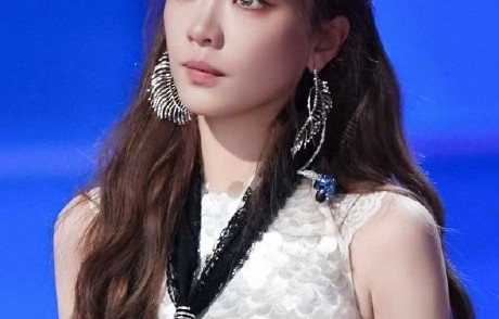张月《乘风2026》四次公演队友接连淘汰，每次“换件衣服一站到底”引全网心疼