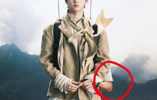 穆祉丞照片里工作人员胳膊没P掉登上热搜,网友:修图师上点心吧|巡演|手臂|粉丝|尴尬|宣传图