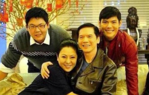 向佐向佑合体直播，向太化身榜一大姐支持，母子终于和解|陈岚（向太）|易立竞|豪门|内情|访谈