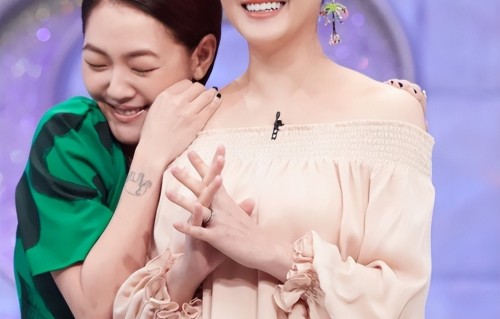 小S称对大S去世很自责，承认发动全家旅日导致意外，曝大S曾一反常态