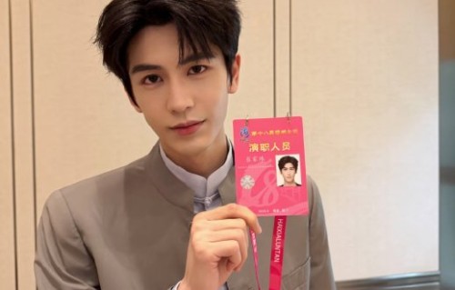 白玉兰红毯自曝本名！张凌赫：我也是张家玮