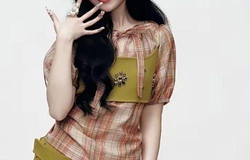 沈佳润之前对于拒绝做双眼皮的回应，与她这次展现的原生美有何关联？|单眼皮|修饰|淡妆|三本|小沈阳