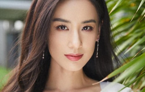同样是离婚刚一年，将如今的黄圣依和杨子一对比，差距一目了然