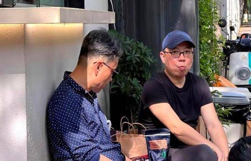 52岁汪涵白发穿人字拖逛菜市,随性接地气|湖南卫视跨年晚会|何炅|乘风破浪的姐姐|春晚|长沙