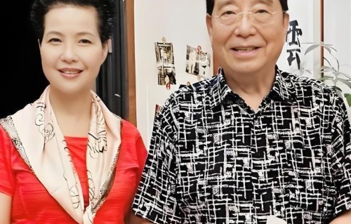 87岁李双江切不动蛋糕，一场生日会戳中了多少人的“情感孤岛”