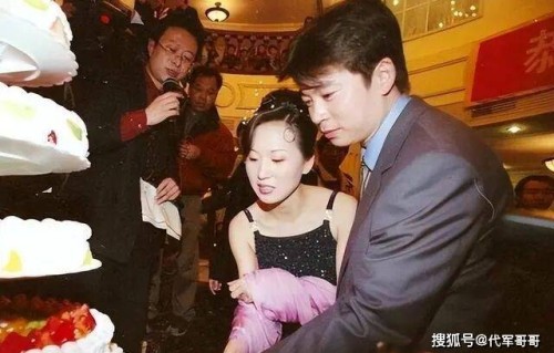 53岁王军霞近况曝光！经历三段婚姻生三个孩子，如今婚姻生活很幸福